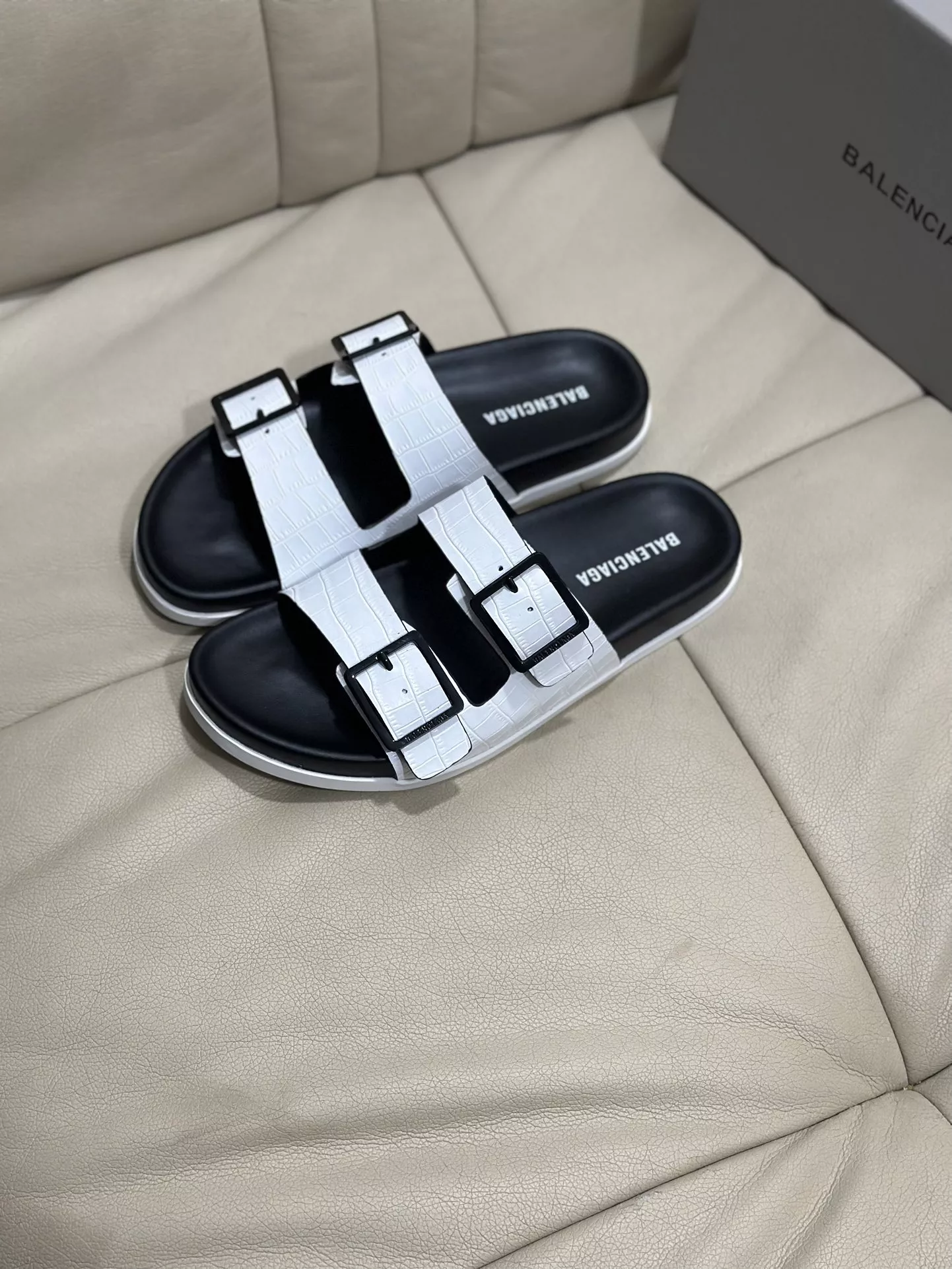 Minimalist 5669 Balenciaga Slippers For Men
