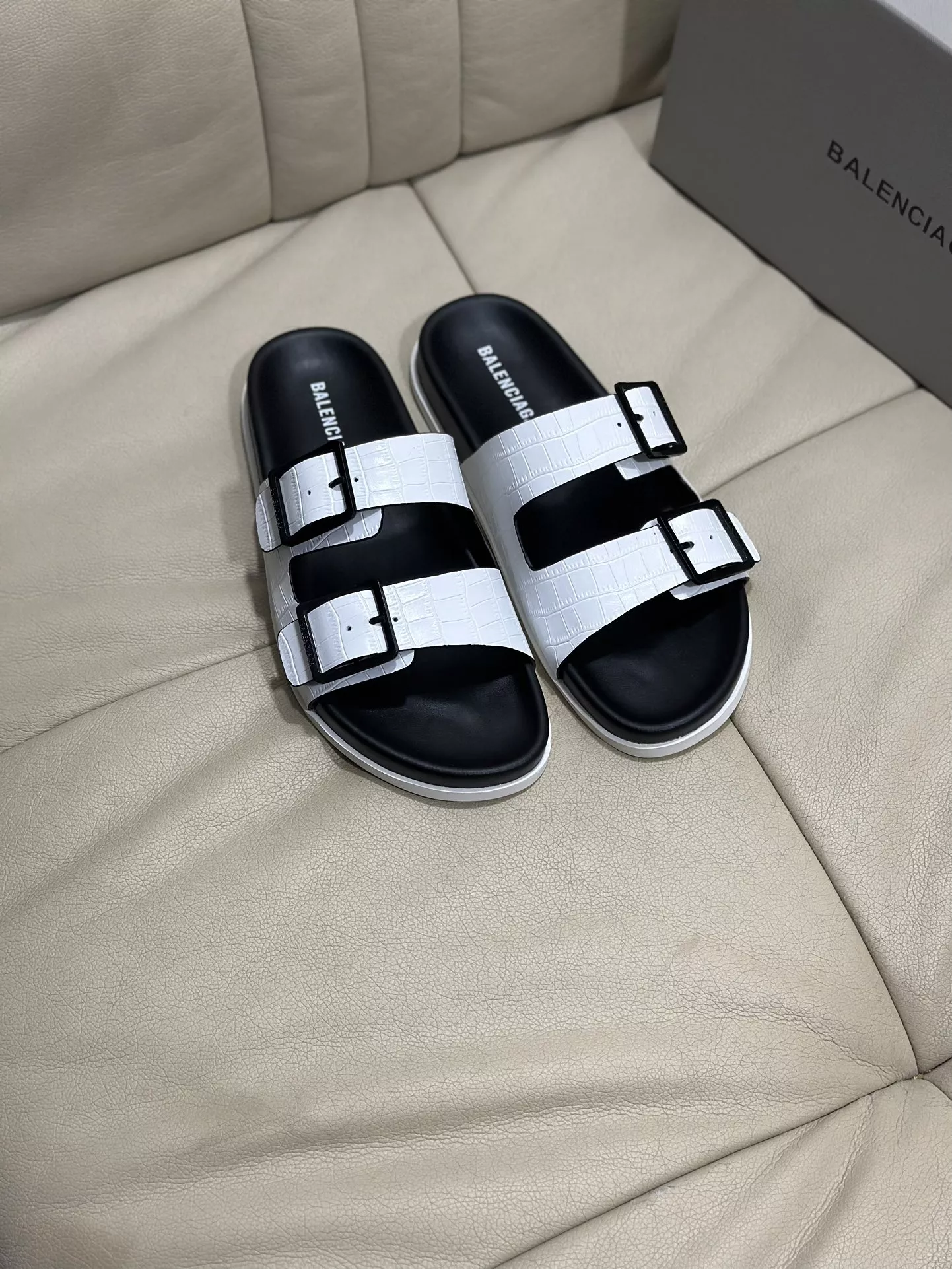 Minimalist 5669 Balenciaga Slippers For Men
