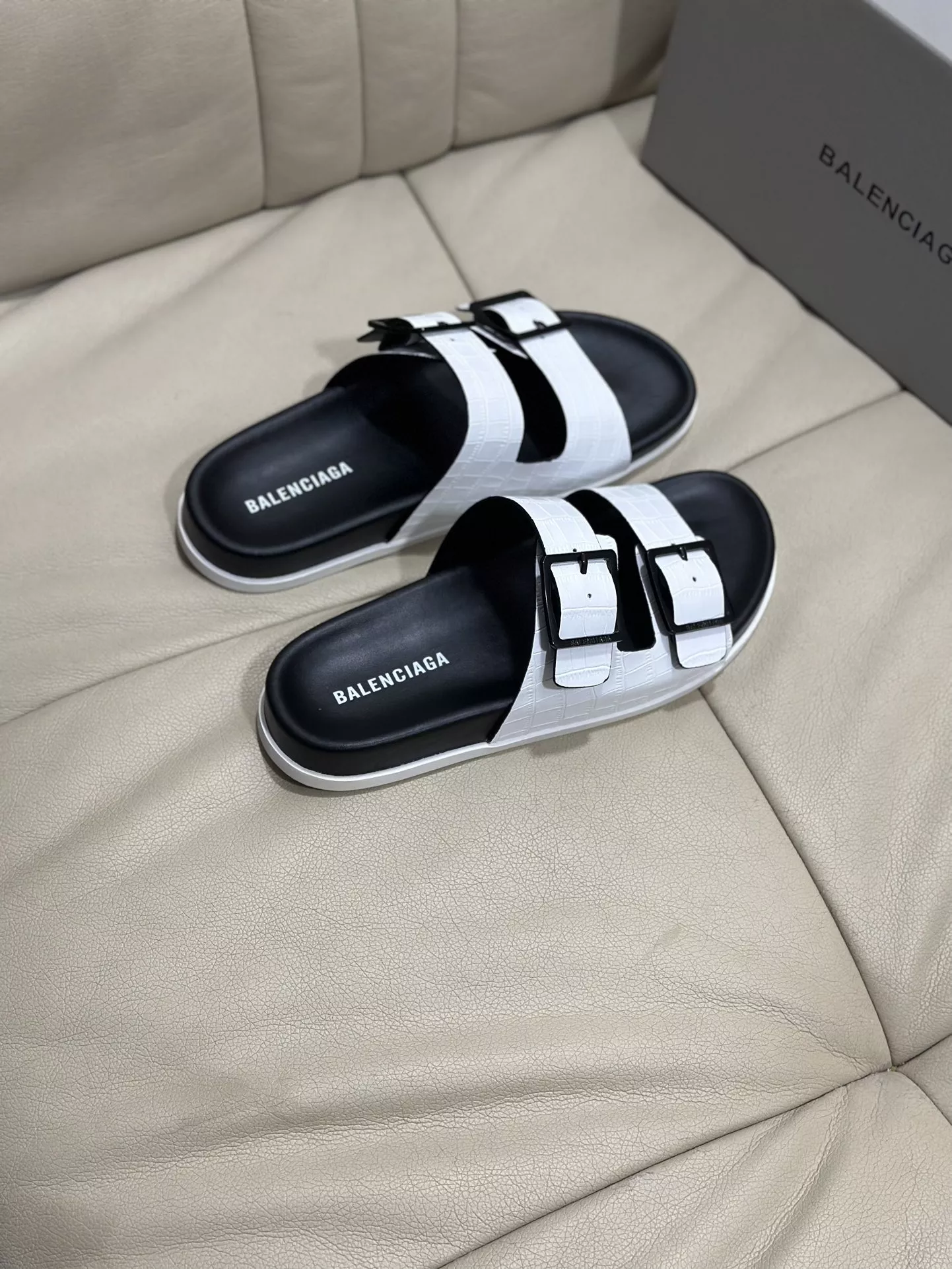 Minimalist 5669 Balenciaga Slippers For Men
