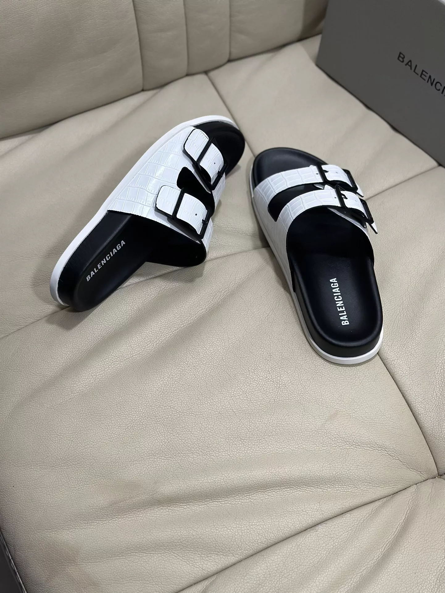 Minimalist 5669 Balenciaga Slippers For Men