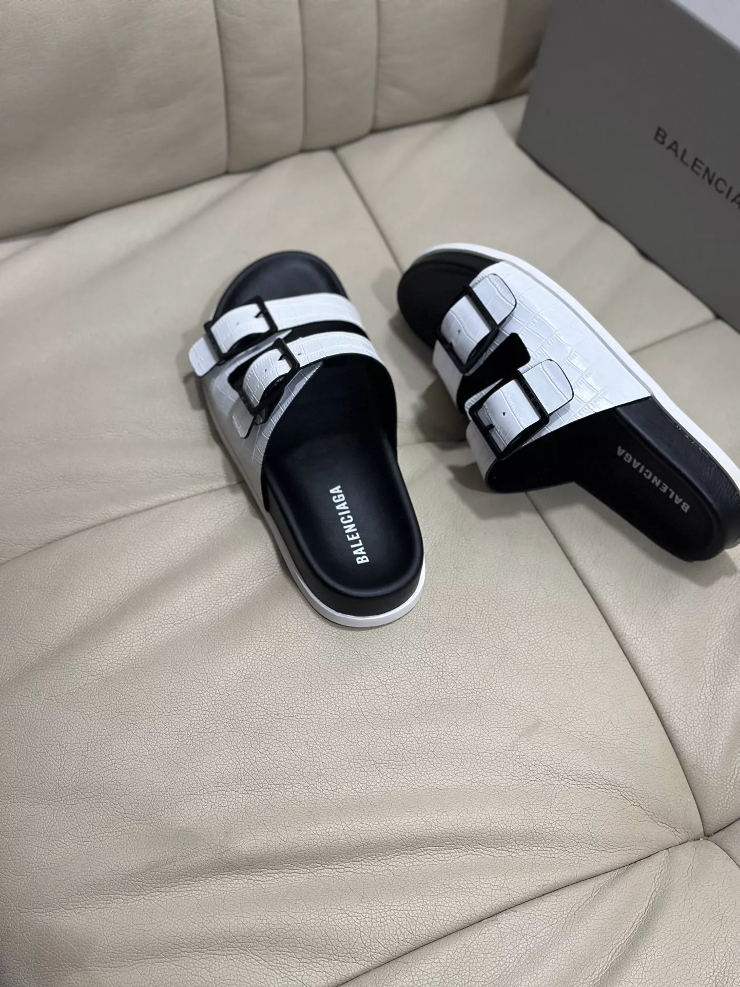 Minimalist 5669 Balenciaga Slippers For Men