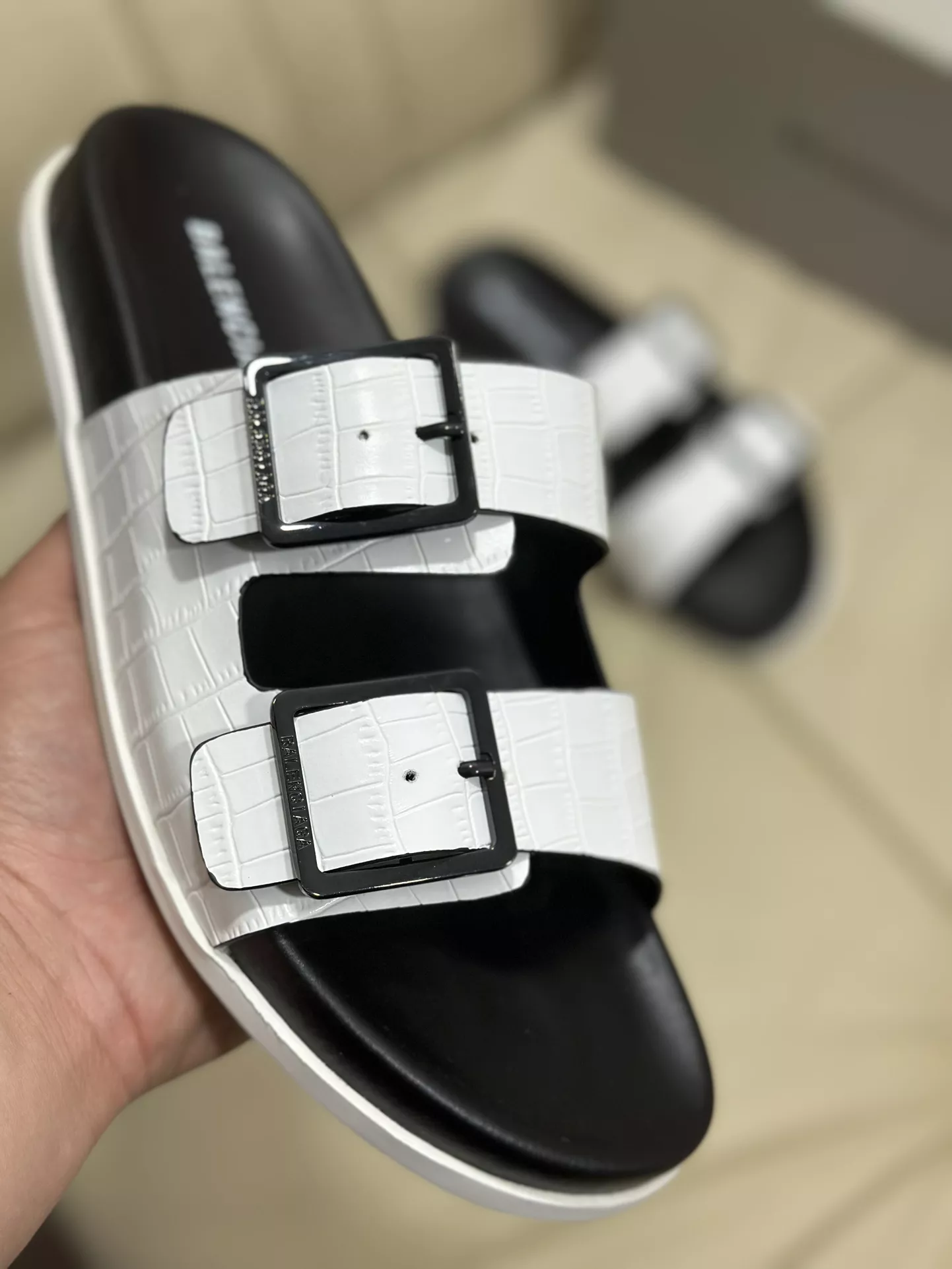Minimalist 5669 Balenciaga Slippers For Men