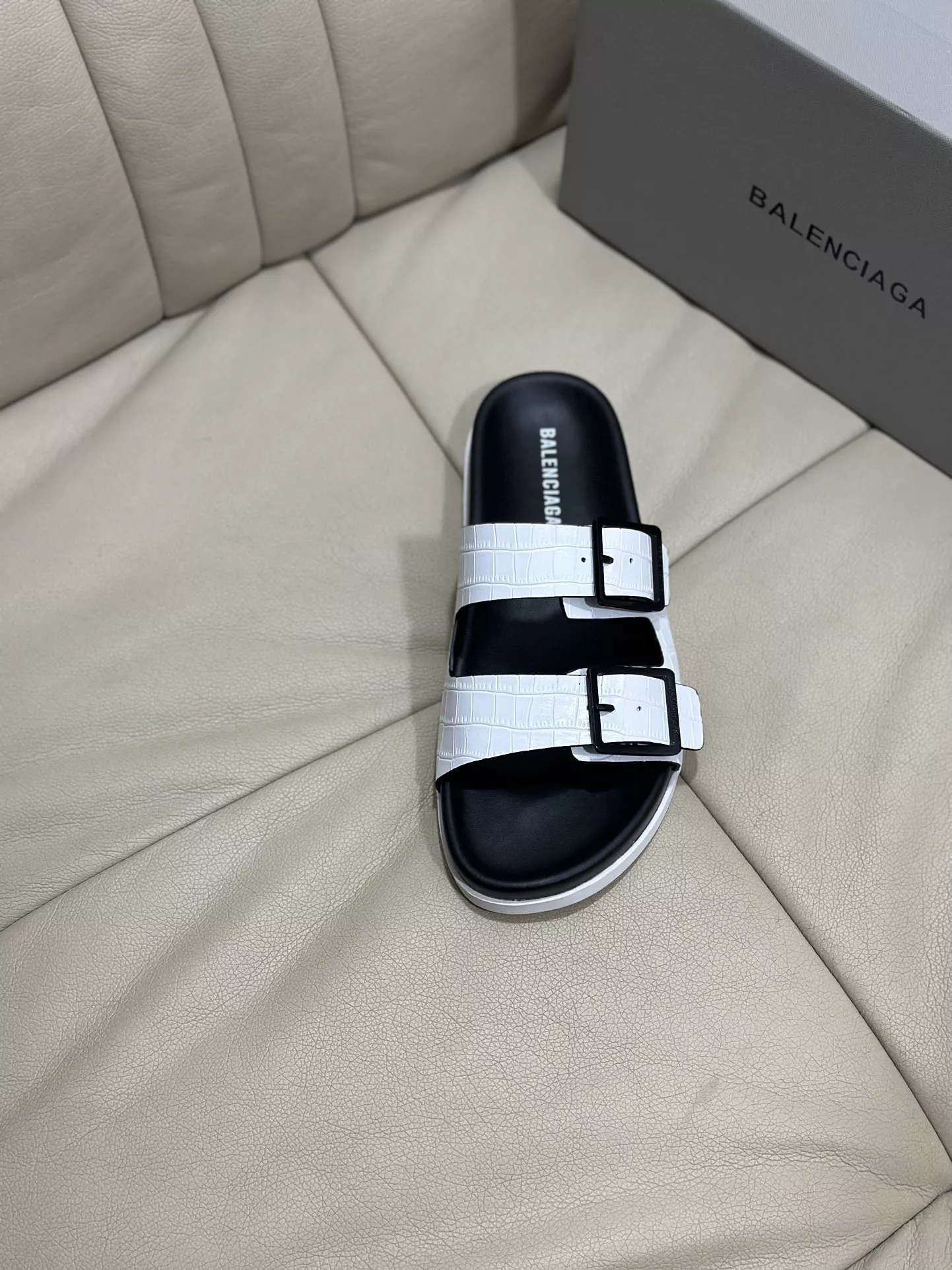 Minimalist 5669 Balenciaga Slippers For Men