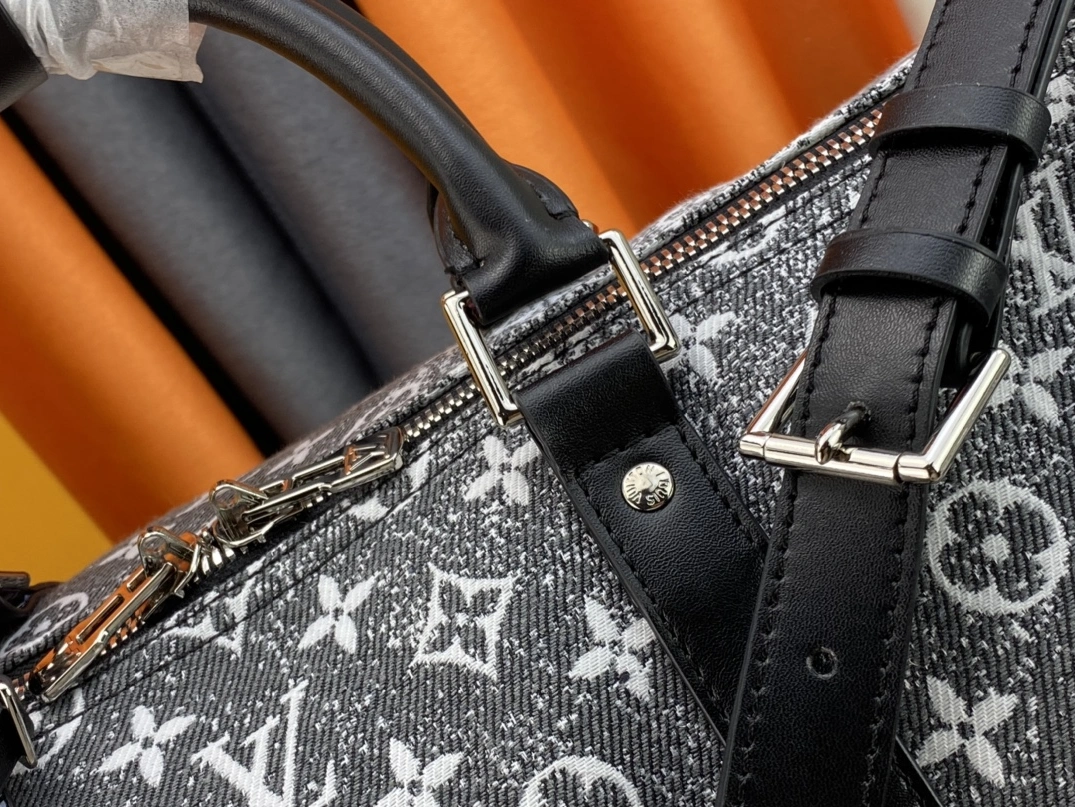 Minimalist 5820 Louis Vuitton Travel Bags