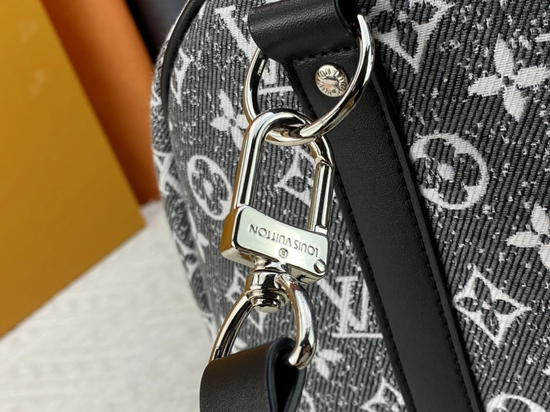 Minimalist 5820 Louis Vuitton Travel Bags