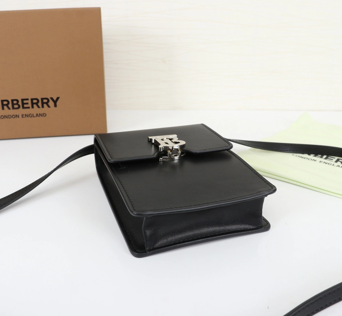 Minimalist 5840 Burberry AAA Quality Messenger Bags For Women
