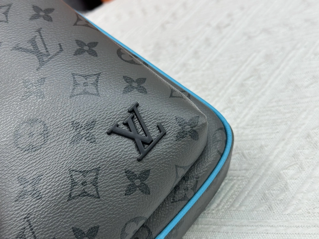 Minimalist 5855 Louis Vuitton AAA Man Messenger Bags