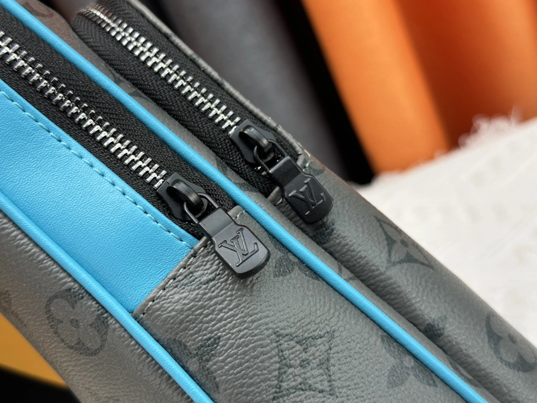 Minimalist 5855 Louis Vuitton AAA Man Messenger Bags