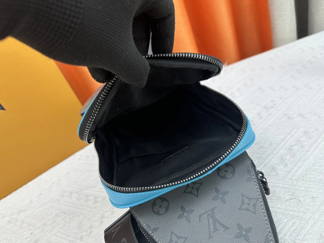 Minimalist 5855 Louis Vuitton AAA Man Messenger Bags