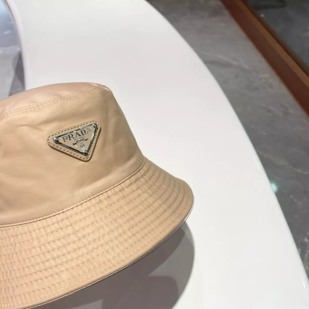Minimalist 5995 Prada Caps