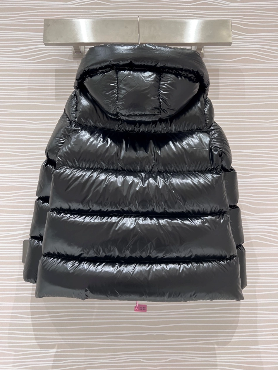 Minimalist 6051 Moncler Down Feather Coat Long Sleeved For Women