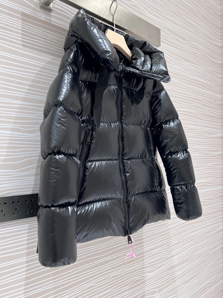 Minimalist 6051 Moncler Down Feather Coat Long Sleeved For Women