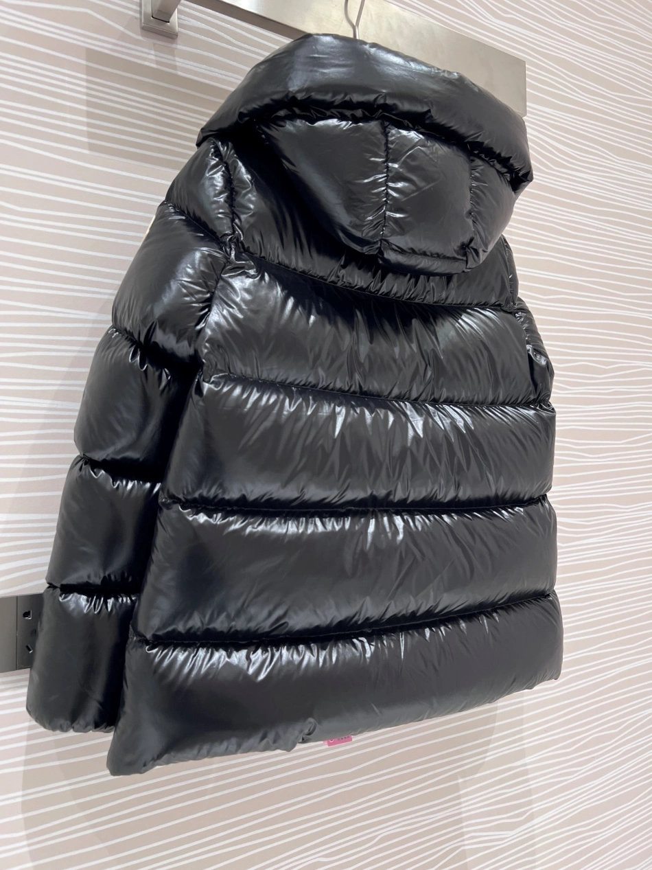 Minimalist 6051 Moncler Down Feather Coat Long Sleeved For Women