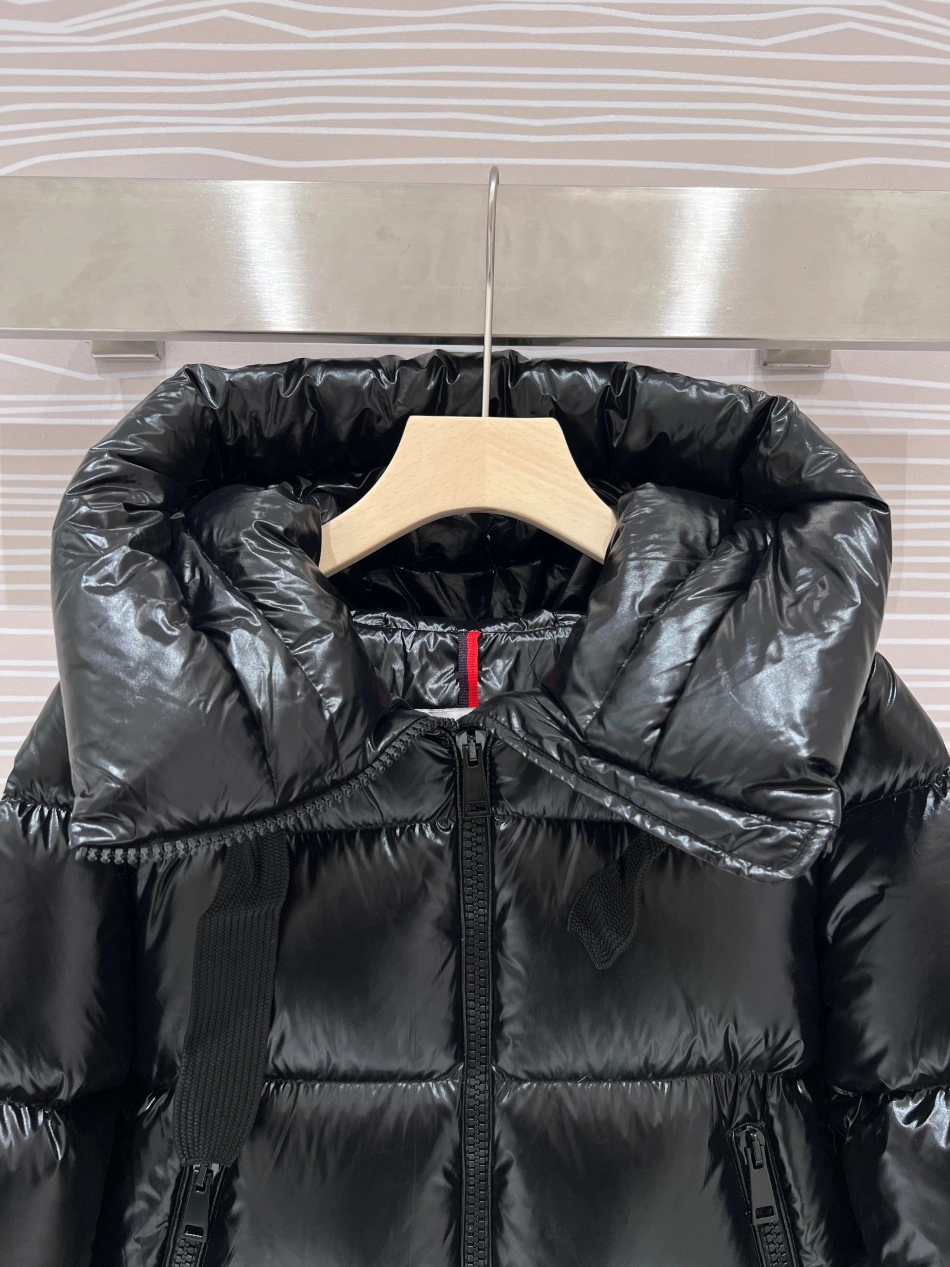 Minimalist 6051 Moncler Down Feather Coat Long Sleeved For Women