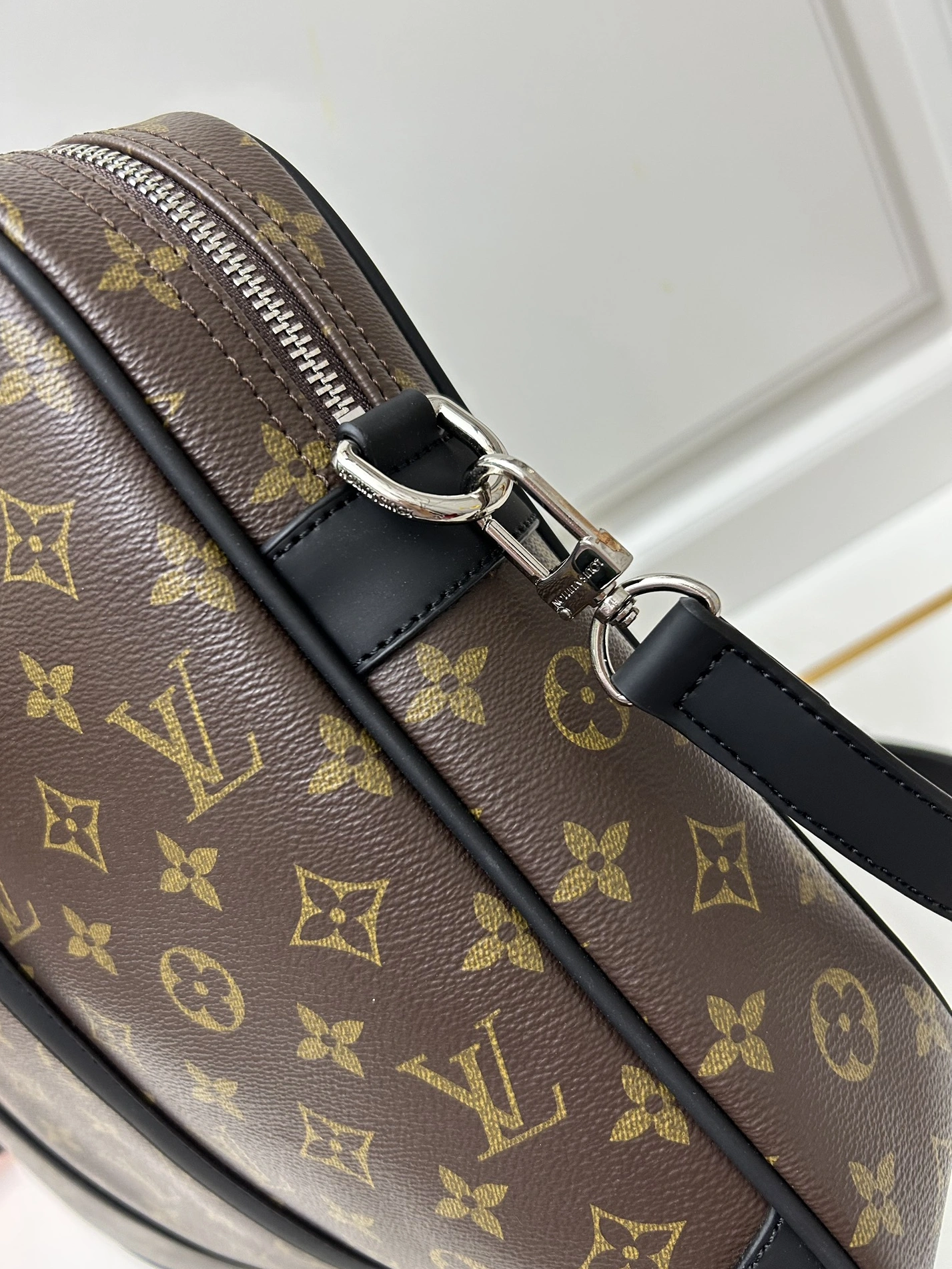 Minimalist 6483 Louis Vuitton AAA Man Handbags