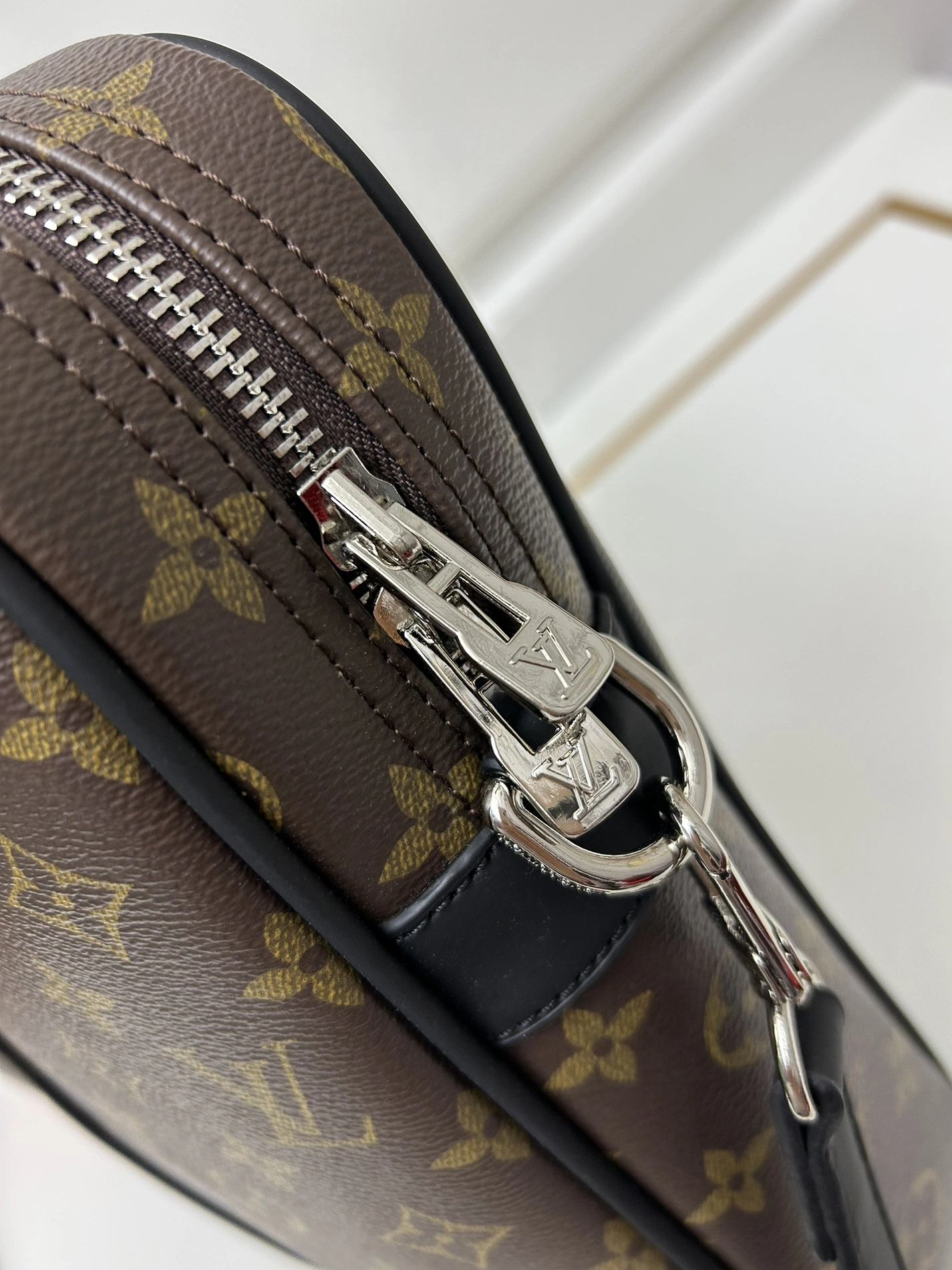 Minimalist 6483 Louis Vuitton AAA Man Handbags