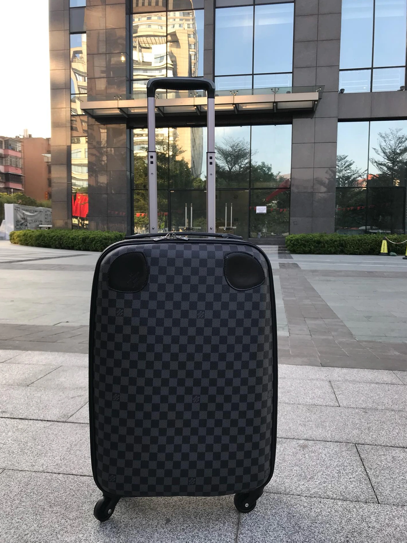 Minimalist 7010 Louis Vuitton Luggage