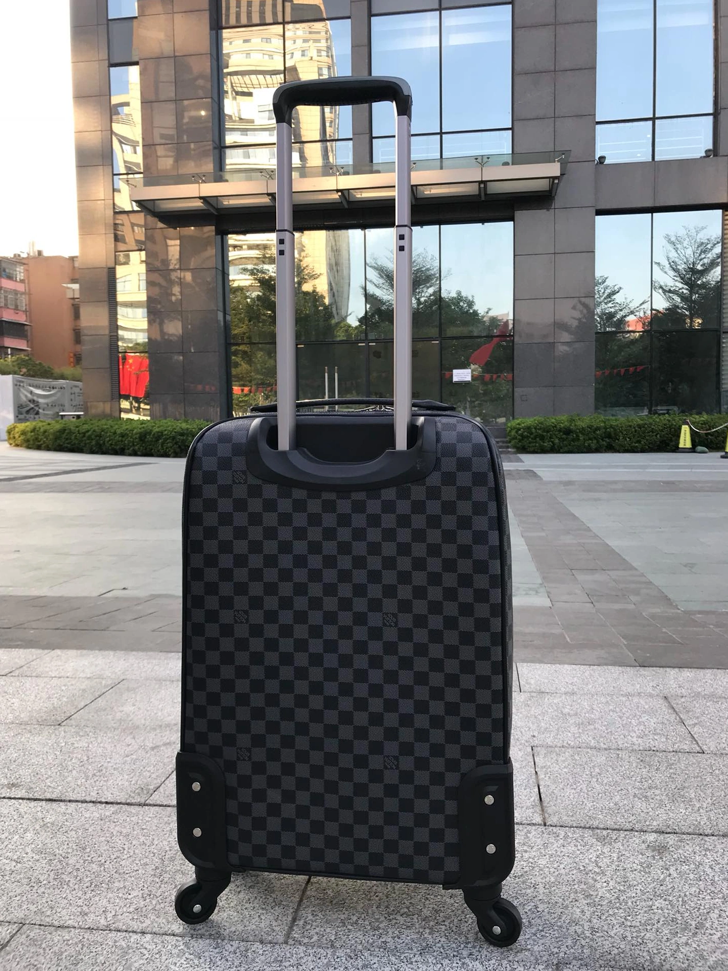 Minimalist 7010 Louis Vuitton Luggage