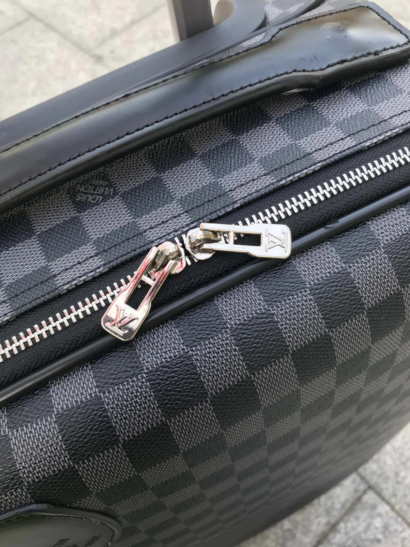 Minimalist 7010 Louis Vuitton Luggage