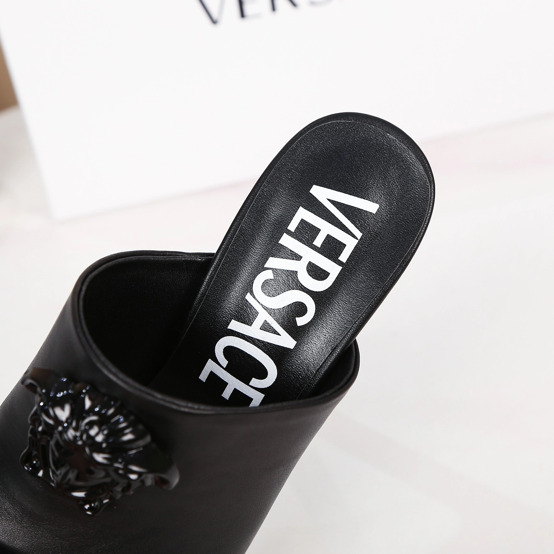 Minimalist 7018 Versace Slippers For Women