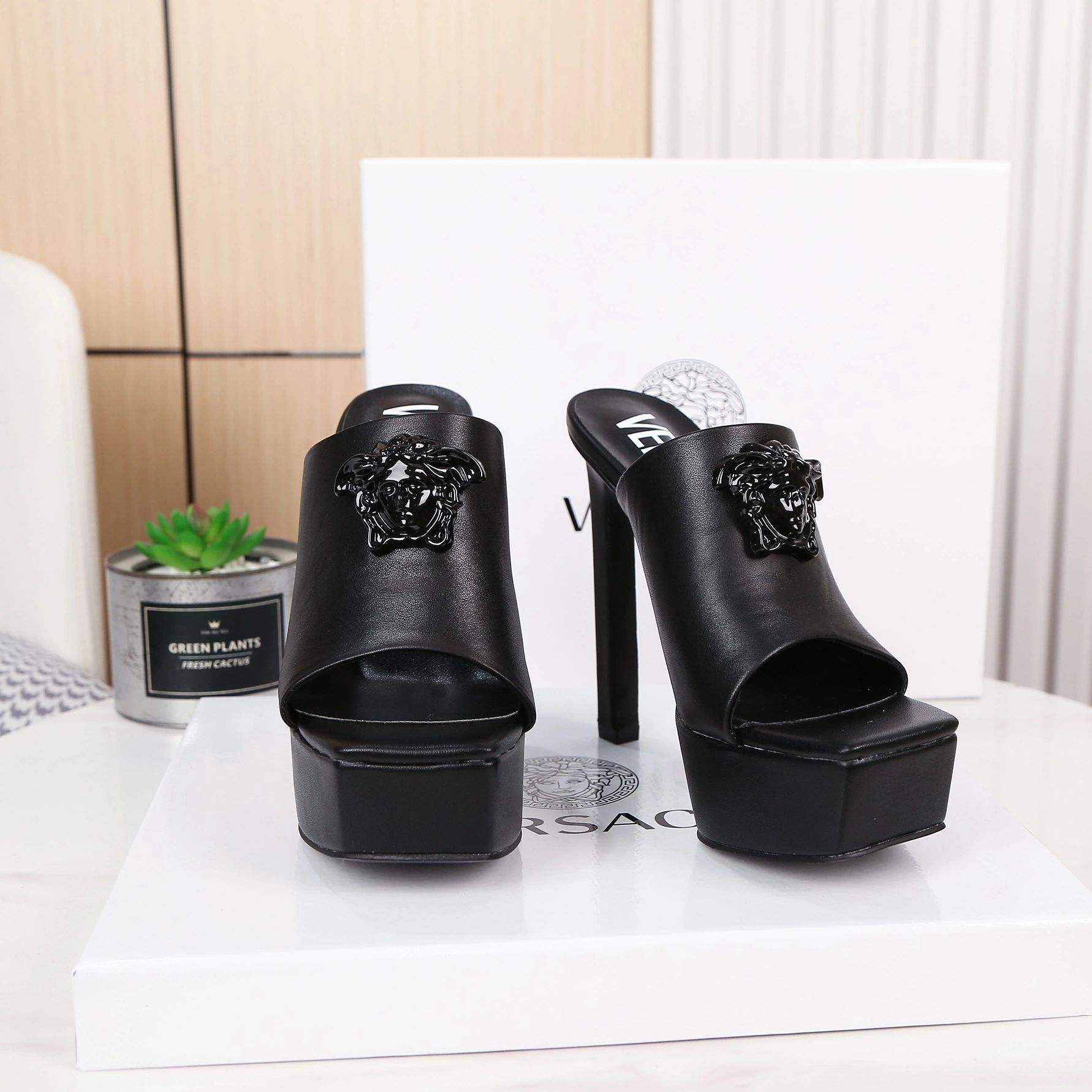 Minimalist 7018 Versace Slippers For Women