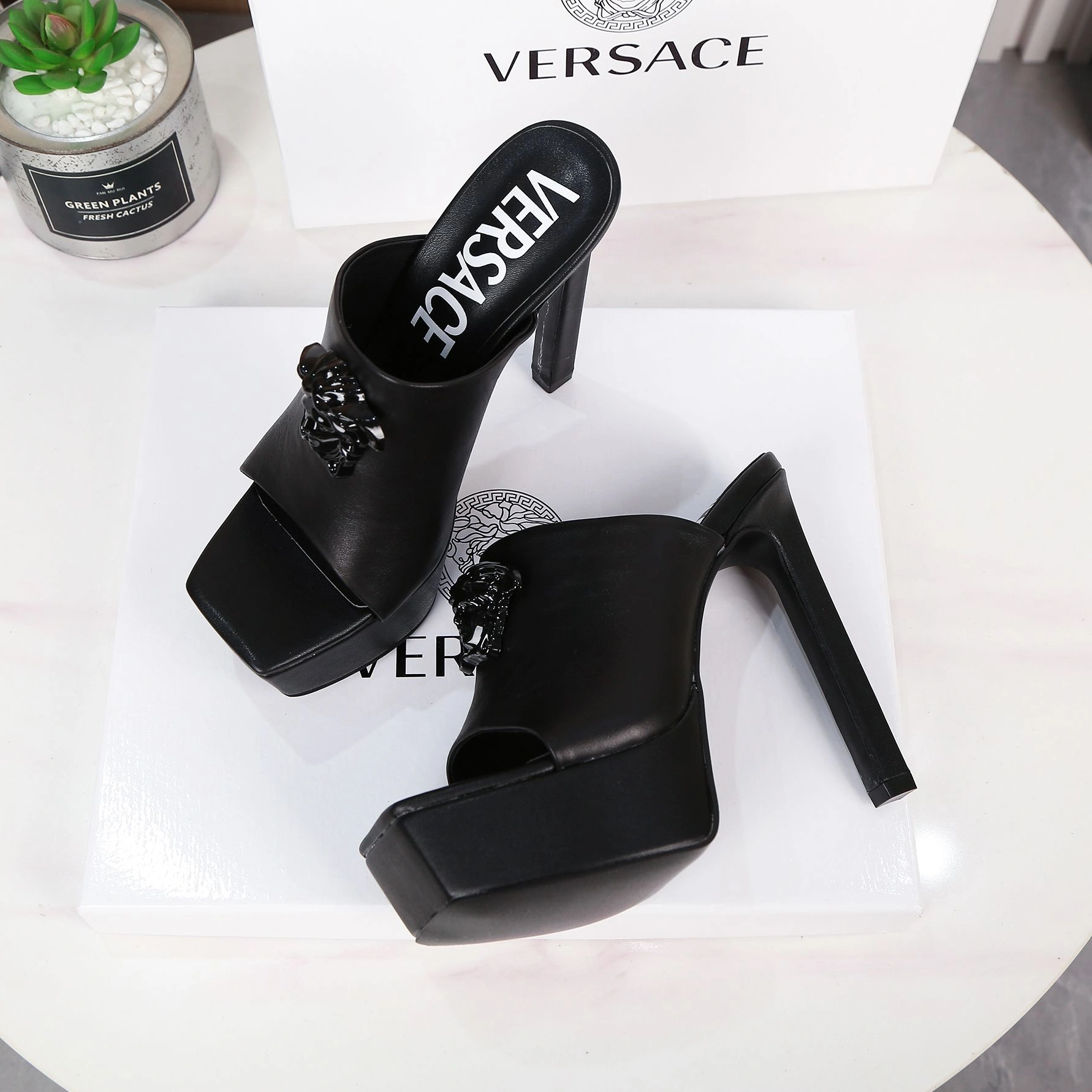Minimalist 7018 Versace Slippers For Women