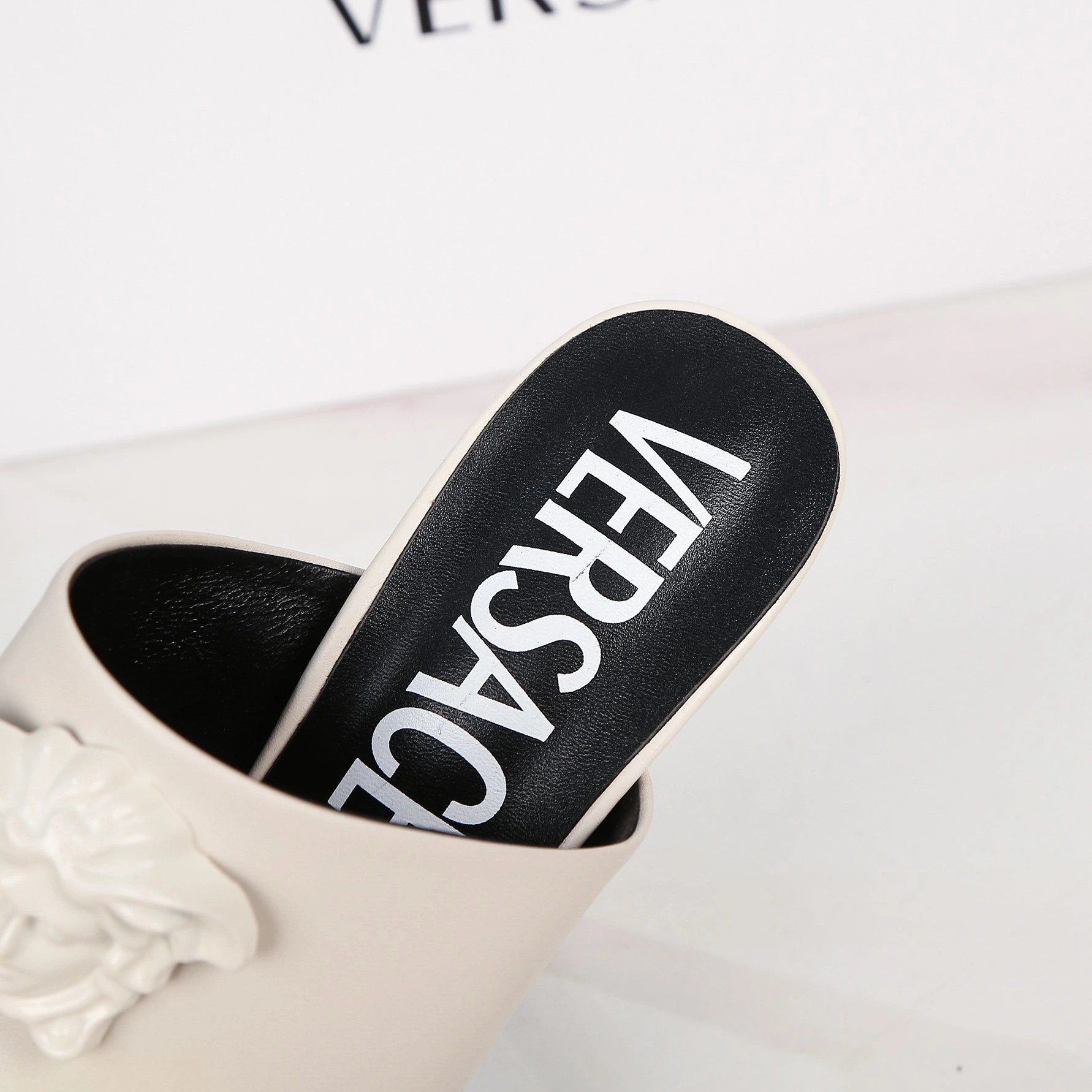Minimalist 7018 Versace Slippers For Women
