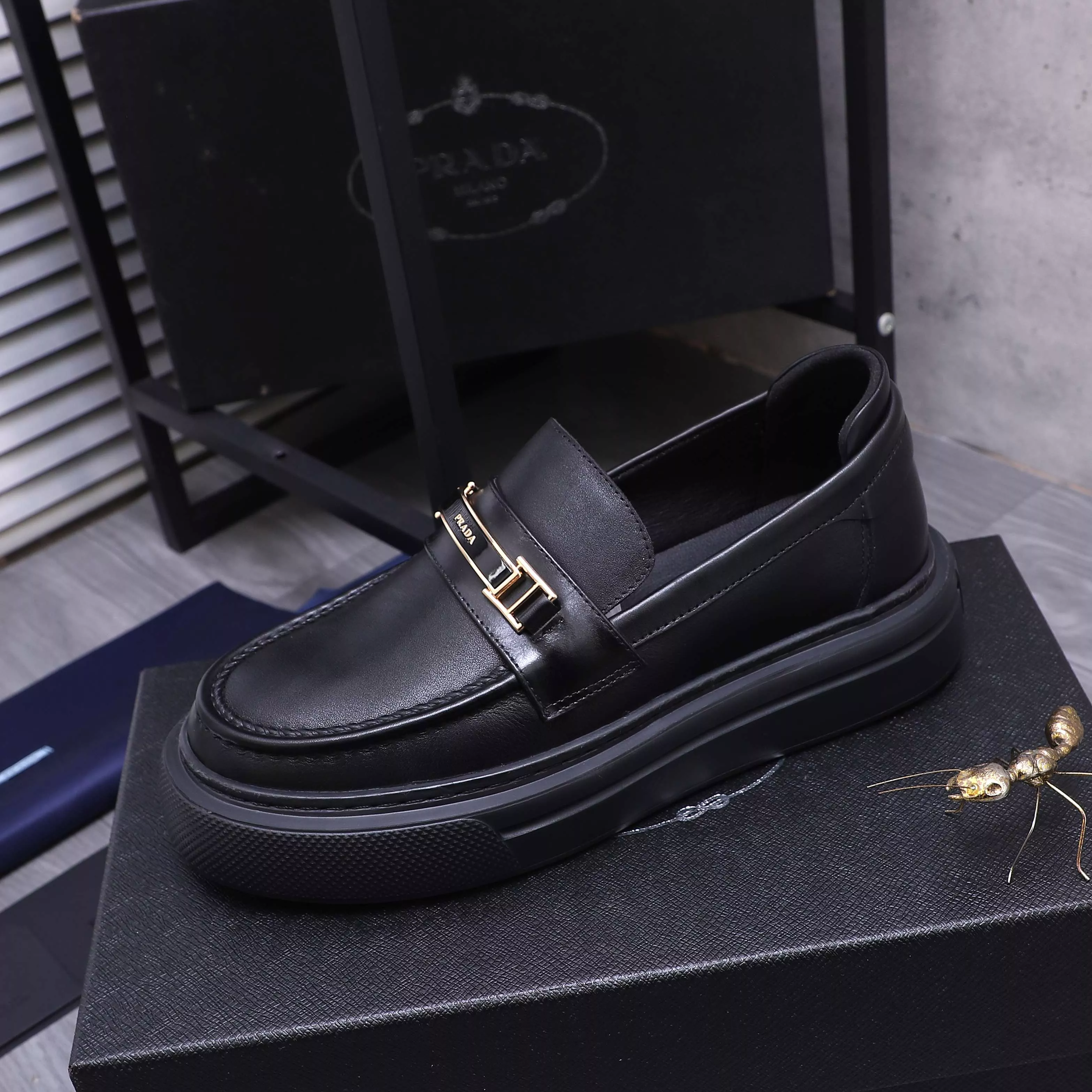 Minimalist 7556 Prada Leather Shoes For Men
