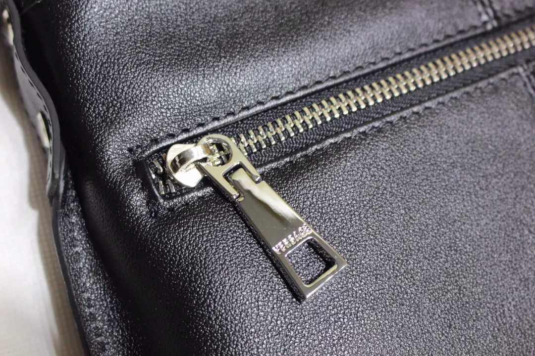 Minimalist 762 Versace AAA Man Messenger Bags