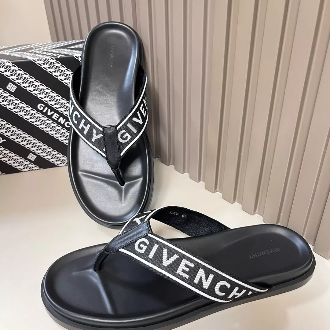 Minimalist 8026 Givenchy Slippers For Men