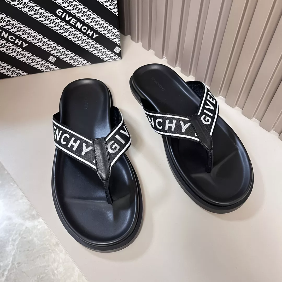 Minimalist 8026 Givenchy Slippers For Men