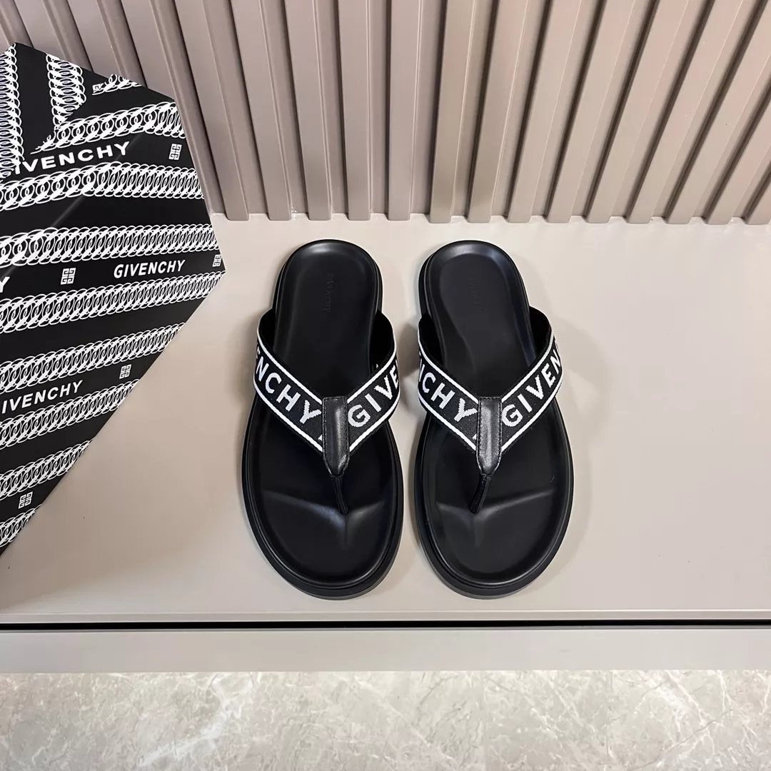 Minimalist 8026 Givenchy Slippers For Men