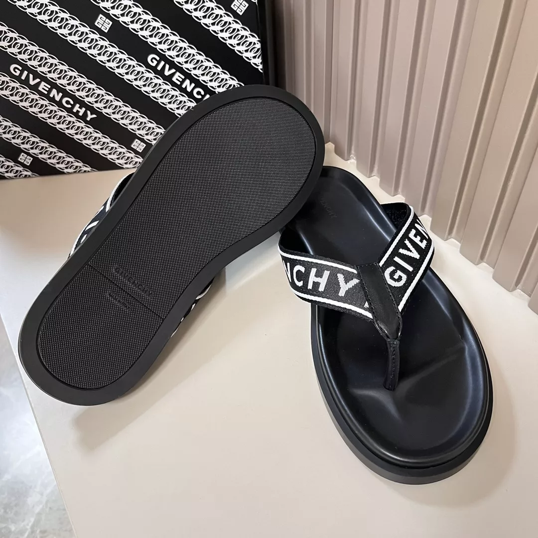 Minimalist 8026 Givenchy Slippers For Men