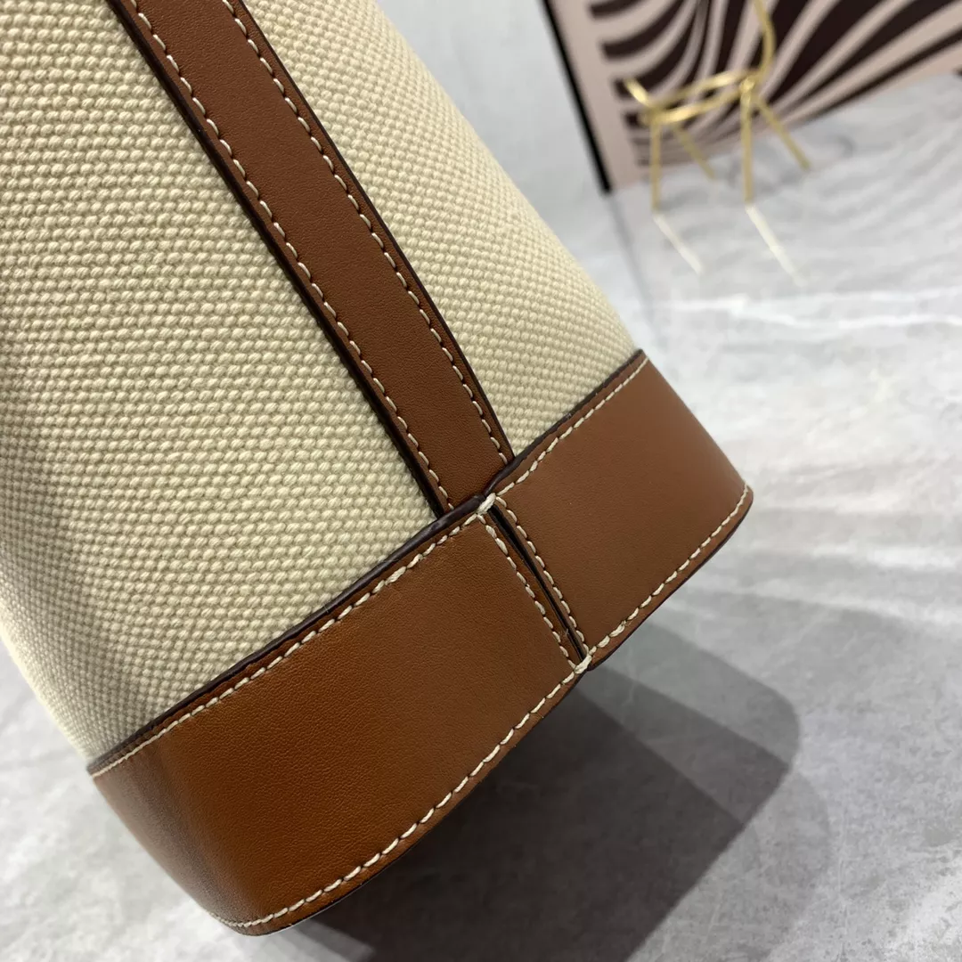 Minimalist 8065 Celine AAA Quality Messenger Bags For Women