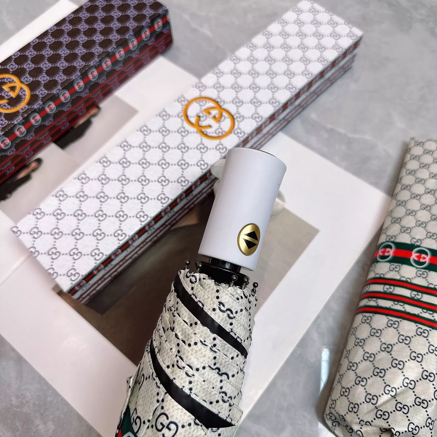 Minimalist 8166 Gucci Umbrellas