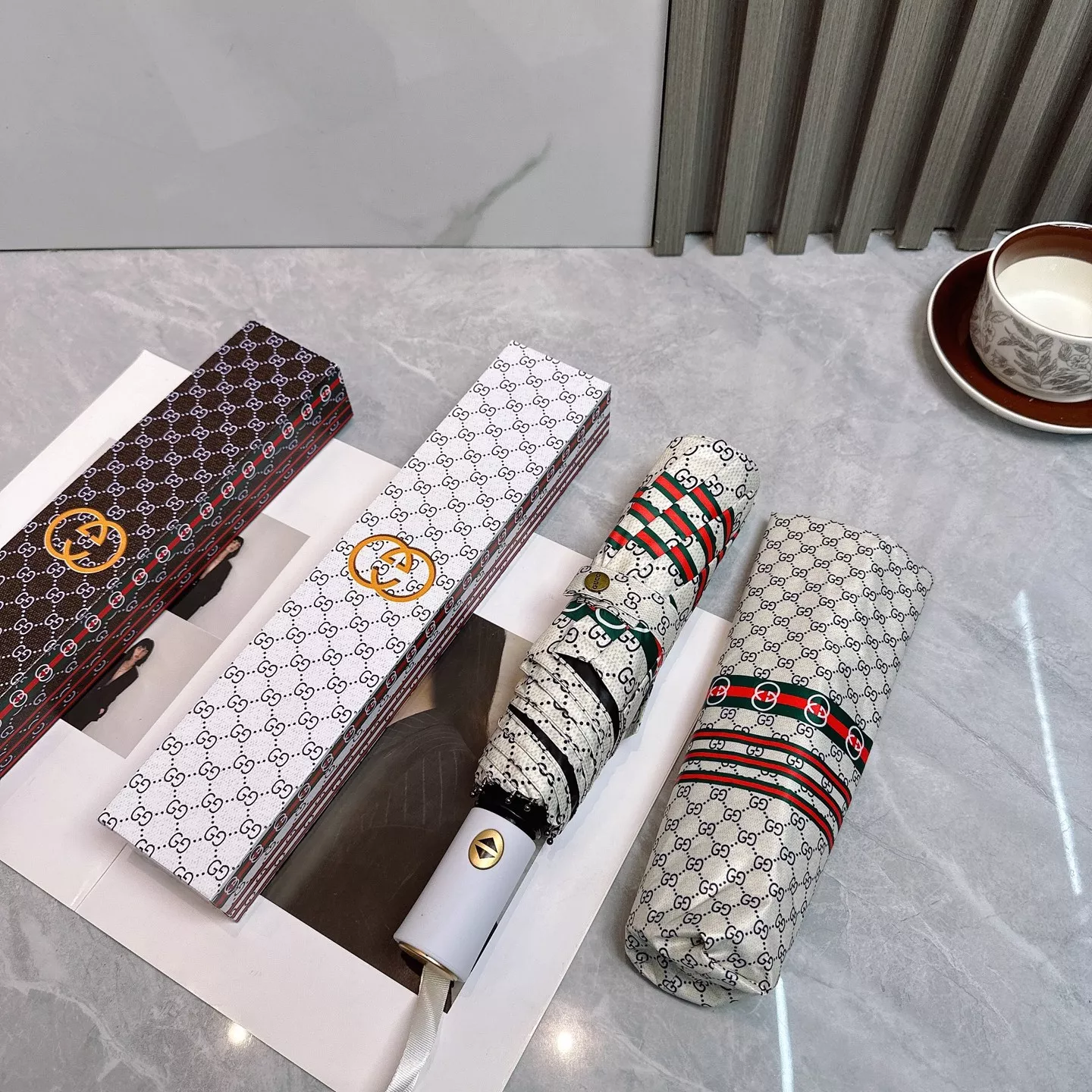 Minimalist 8166 Gucci Umbrellas