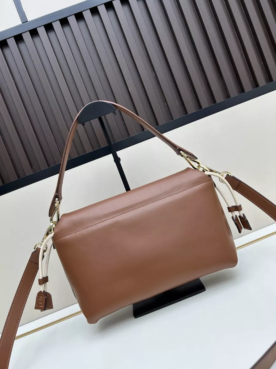 Minimalist 825 Fendi AAA Quality Messenger Bags For Women
