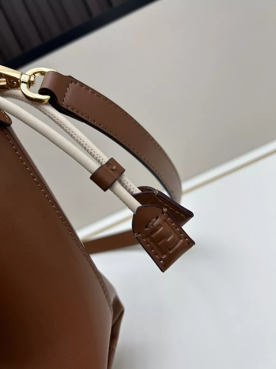 Minimalist 825 Fendi AAA Quality Messenger Bags For Women