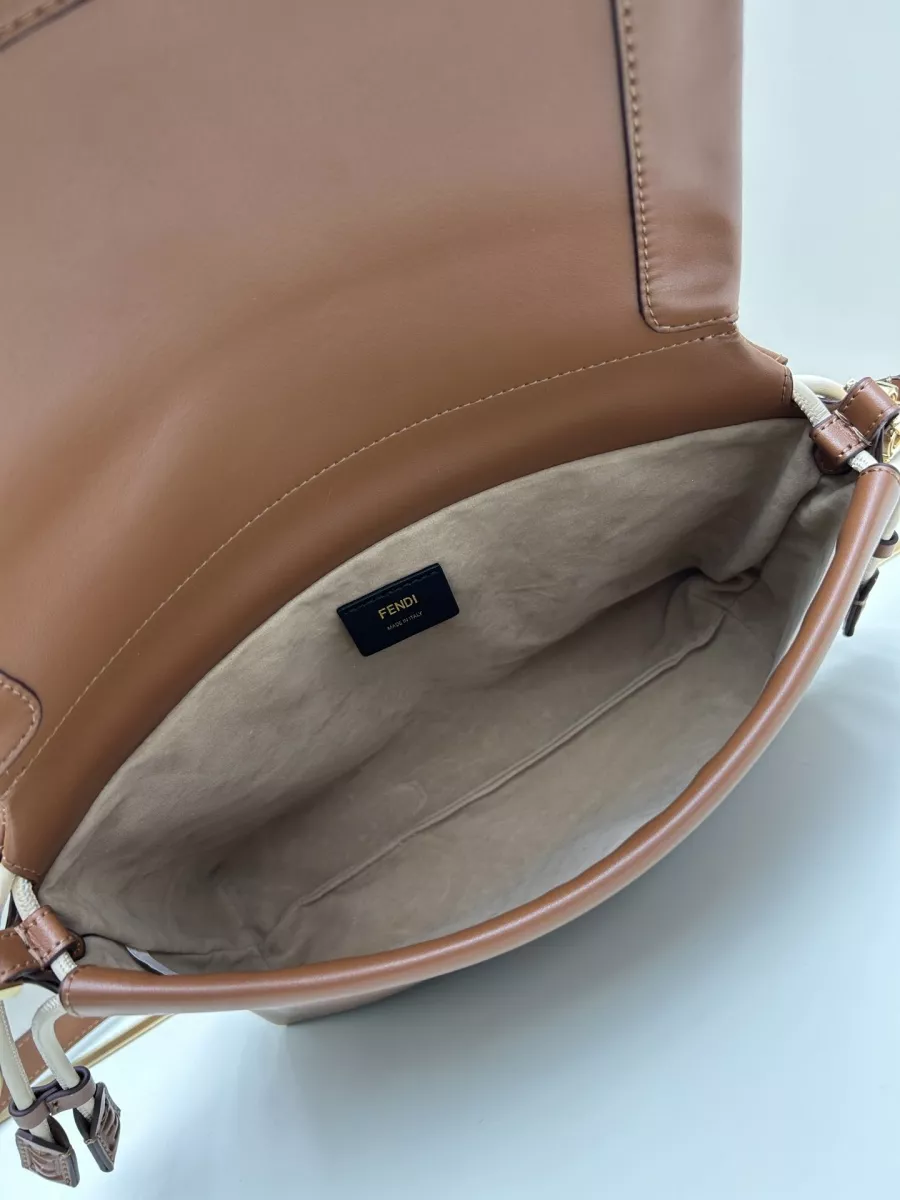 Minimalist 825 Fendi AAA Quality Messenger Bags For Women