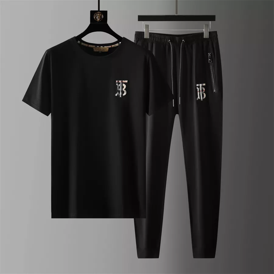 Minimalist 8267 Burberry Tracksuits Short Sleeved For Men