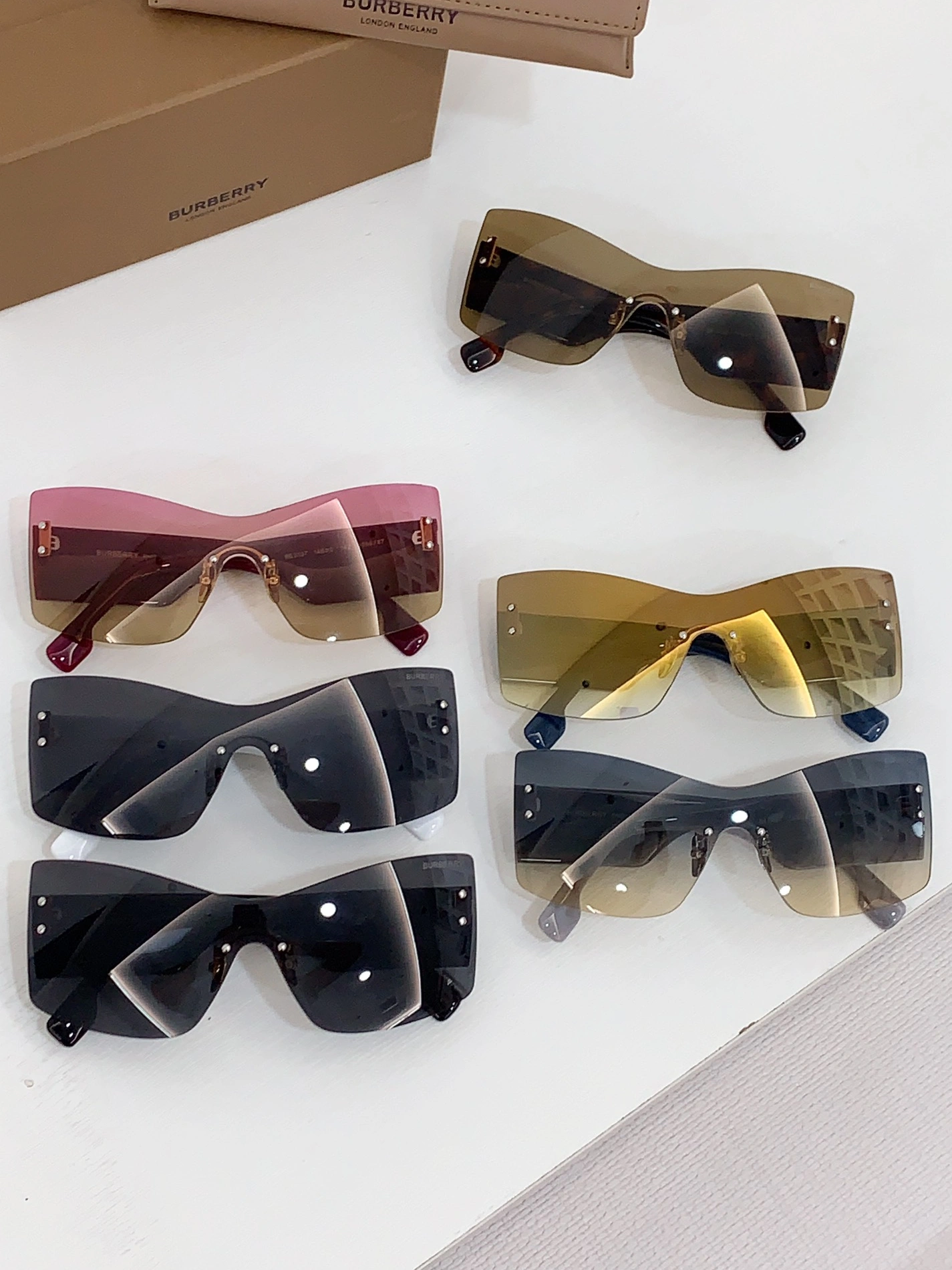 Minimalist 839 Burberry AAA Quality Sunglasses