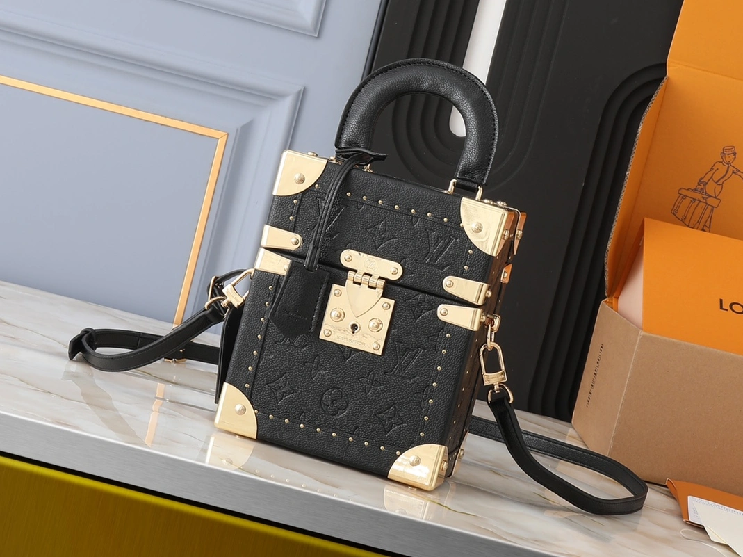 Minimalist 8479 Louis Vuitton AAA Quality Handbags For Women