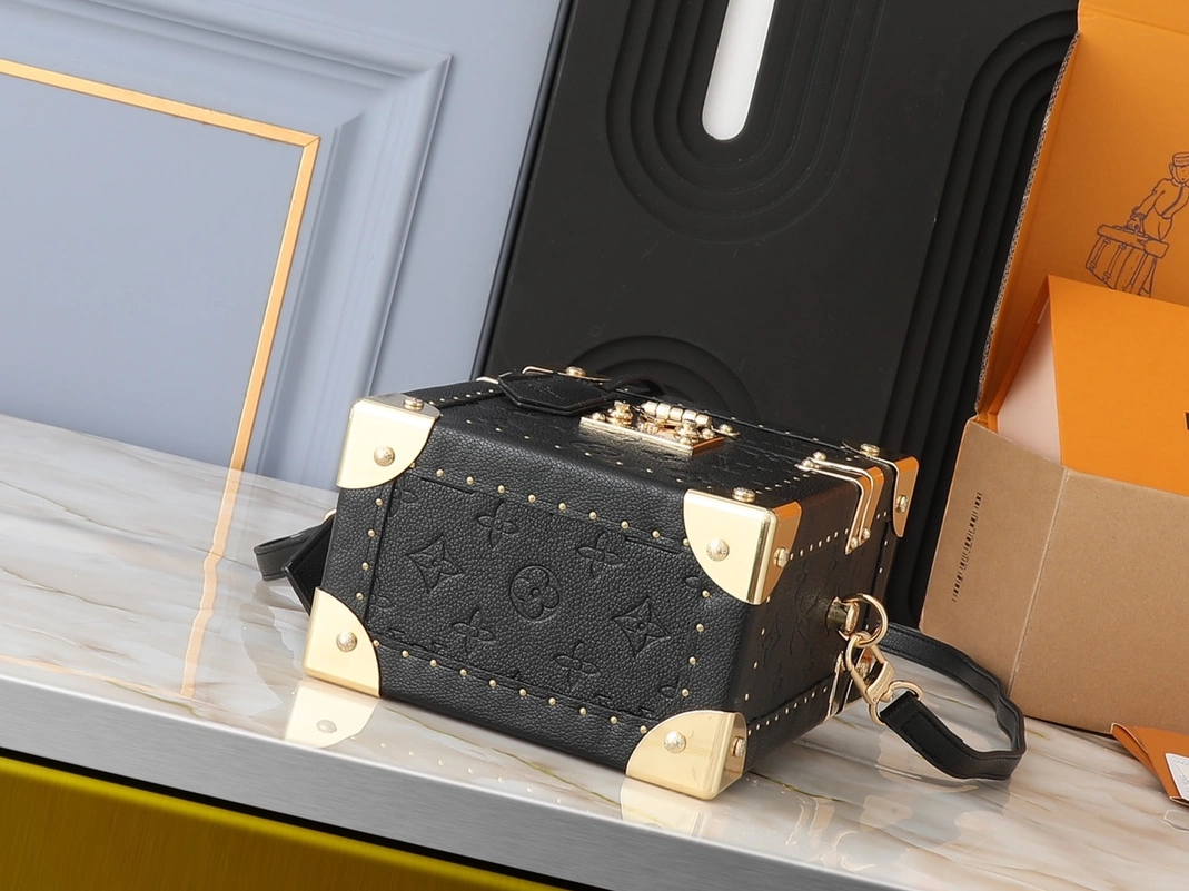 Minimalist 8479 Louis Vuitton AAA Quality Handbags For Women