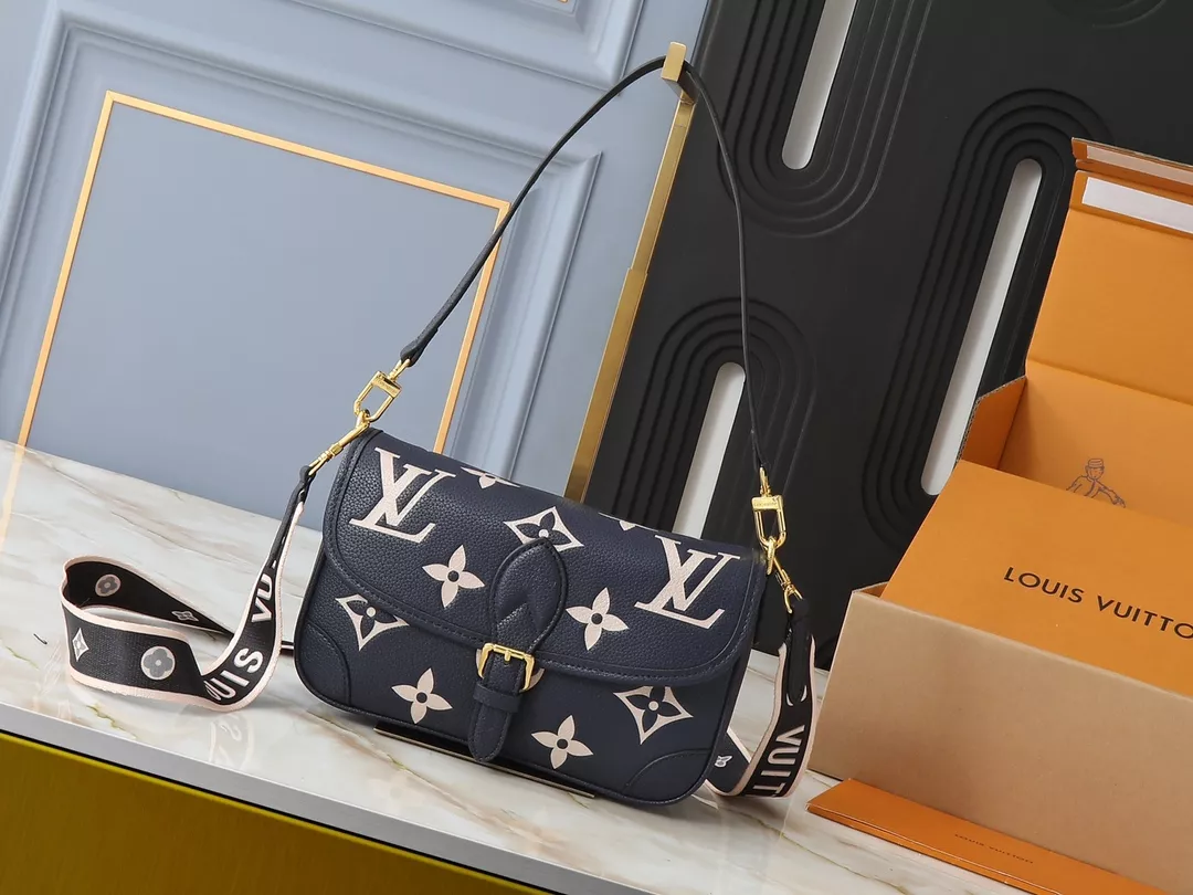 Minimalist 8708 Louis Vuitton AAA Quality Messenger Bags For Women