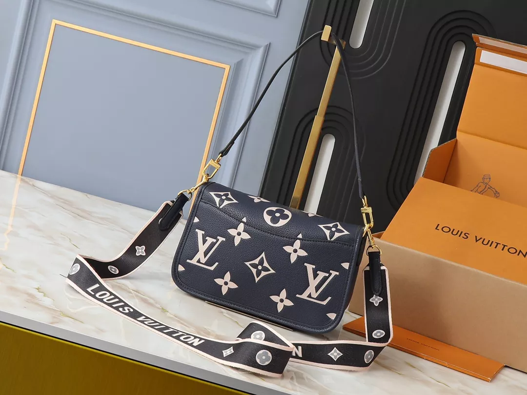 Minimalist 8708 Louis Vuitton AAA Quality Messenger Bags For Women