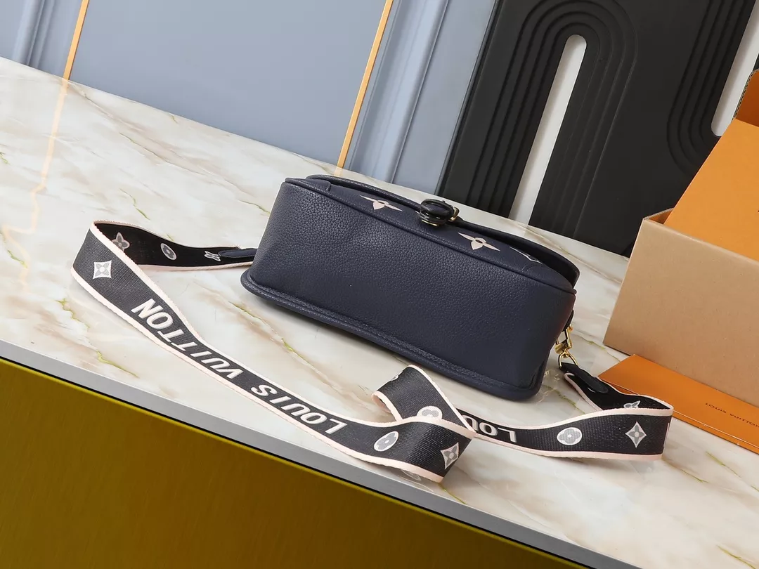 Minimalist 8708 Louis Vuitton AAA Quality Messenger Bags For Women