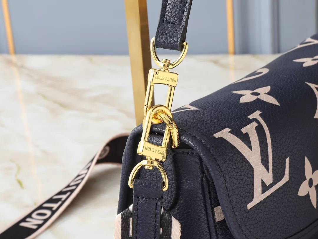 Minimalist 8708 Louis Vuitton AAA Quality Messenger Bags For Women