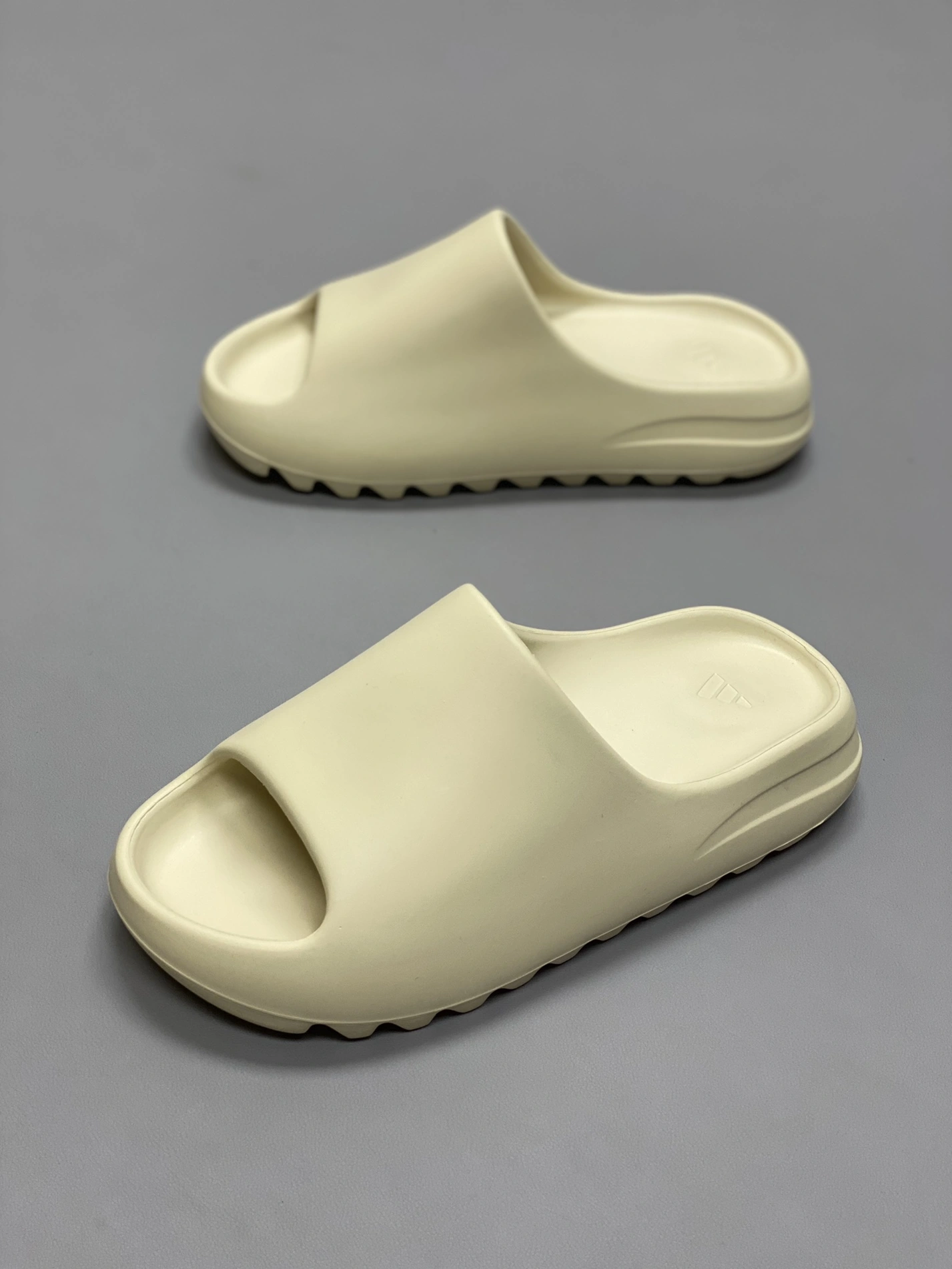 Minimalist 8747 Adidas Yeezy Slippers For Men