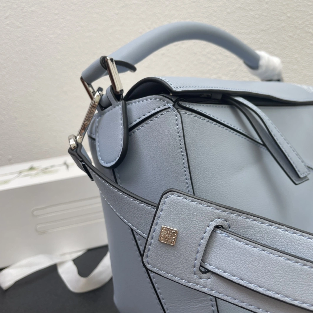 Minimalist 8850 LOEWE AAA Quality Messenger Bags For Women