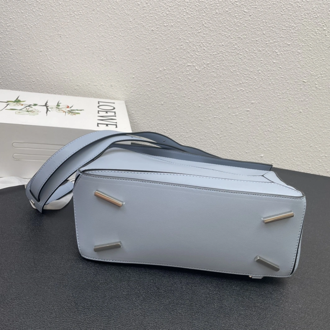 Minimalist 8850 LOEWE AAA Quality Messenger Bags For Women